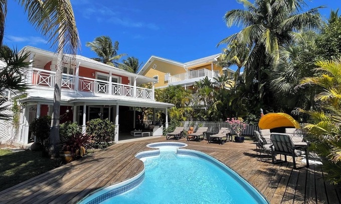 Nassau Villa | Canal de la propiedad con muelle / Cerrado / residencial solamente