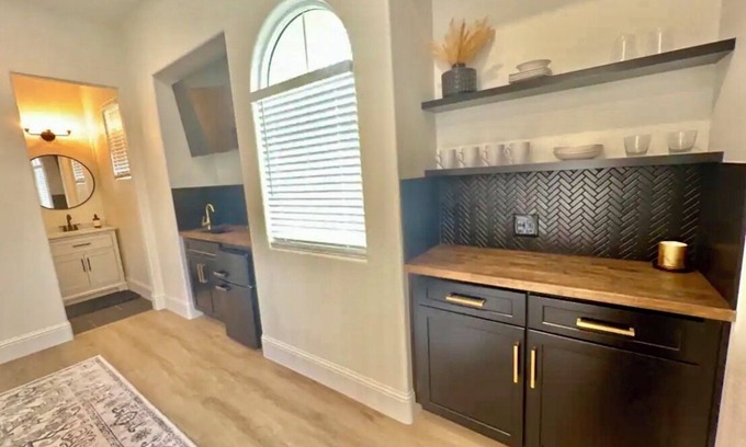 Clovis Casa | Private casita close to the freeway, shaver lake, and Yosemite.