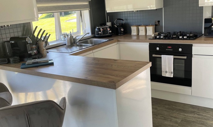 Llanllwchaiarn Chalet De Esquí | Private Chalet in New Quay with stunning views