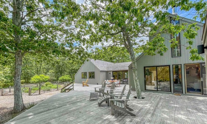 Edgartown Casa | Private Chappaquiddick Retreat