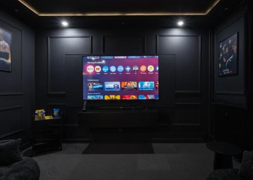 Dreux Apartamento | Private Cinema and Gaming Room Getaway