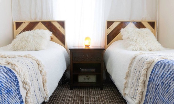 Torrington Apartamento | Private Classy 2nd Flr 3 Bed Apt Near Downtown