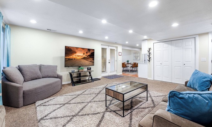 South Jordan Casa | Private/clean guest suite, bath, kitchen & laundry