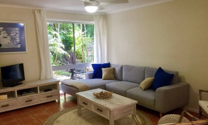 Currumbin Waters Casa | Retiro costero privado: exuberantes jardines tropicales, piscina privada con cascada