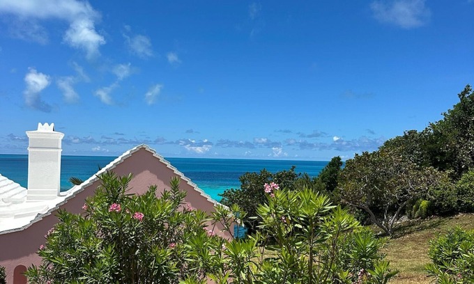 Sandys Casa | Private Coastal Home with Beach, Deck and Stunning Views