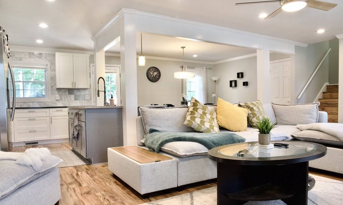 Dallas Casa | Private & comfy home. Pet Friendly