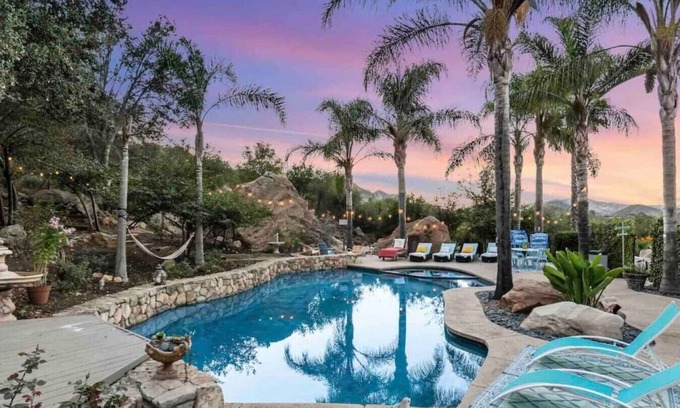 Calabasas Casa | The Malibu Retreat: Happiness Bus + Music Promoter Guest House Combo w / Pool