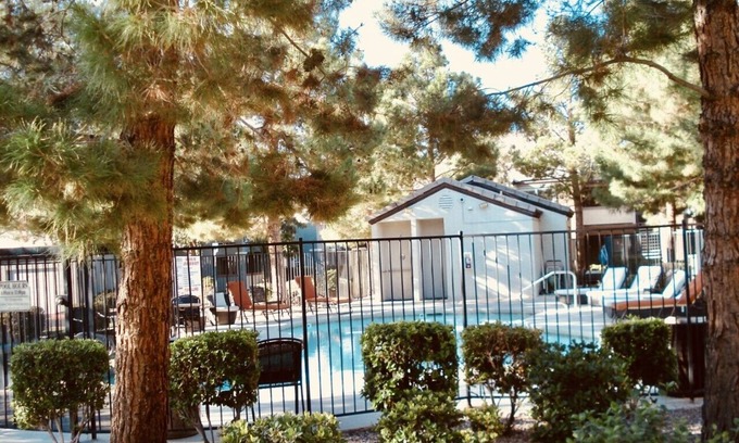 Silverado Ranch Condominio | Private Condo at Silverado Ranch