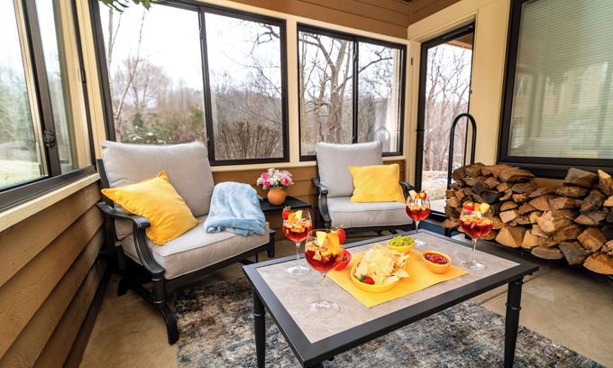 The Galena Territory Casa | Private Condo Pool, Screened Porch with Views and Fresh Air, Walk to Golf!