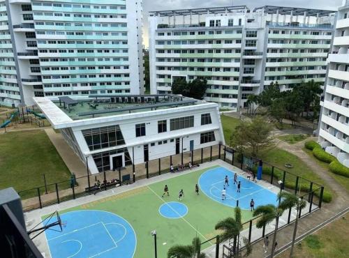 Matandang Balara Apartamento | Private condo w/balcony near Batasan, Ateneo, UP, Diliman, The Residences at Commonwealth