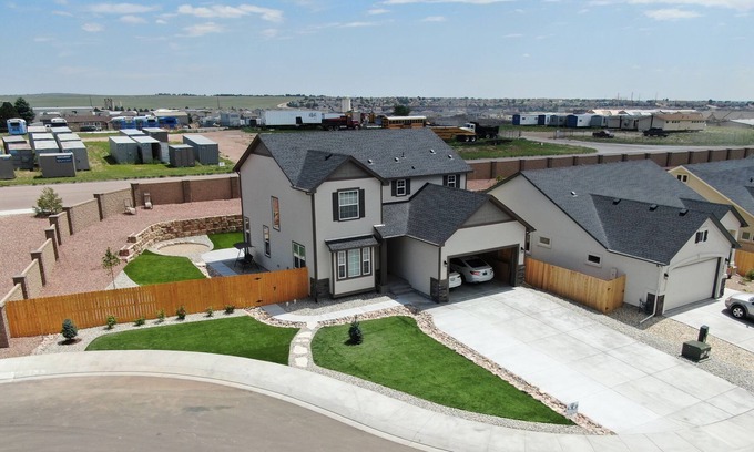 Colorado Springs Casa | Private Corner Lot w/Hot Tub on Cul-de-sac w/Large Backyard & Mountain Views