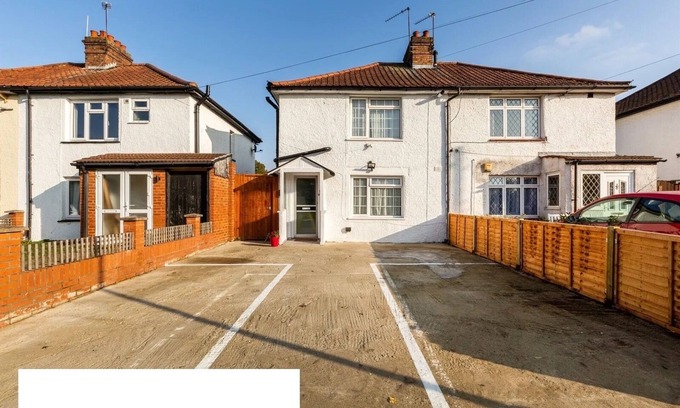 St. Helier Apartamento | Private Cosy 2bedroom flat in London|free parking on premise
