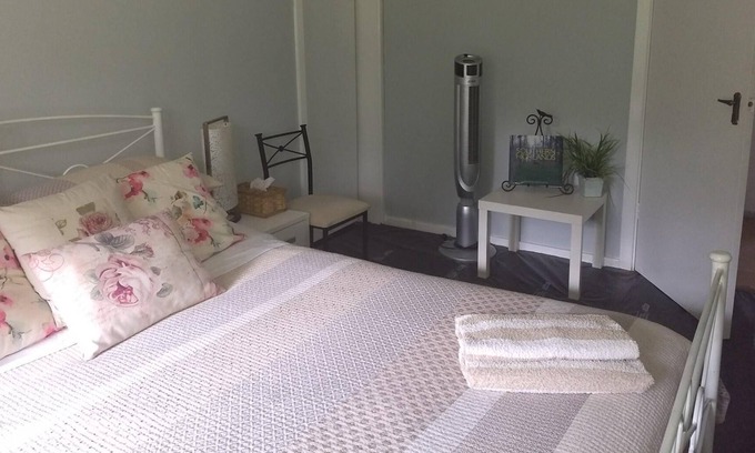 Sutton Forest Cama Y Desayuno | Private, cosy queen room w ensuite (pet friendly)