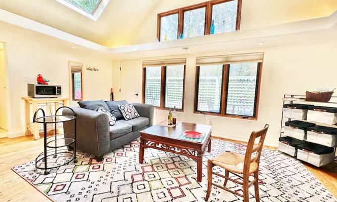 Zena Cabaña | Private Woodstock cottage. Don't forget your dog!