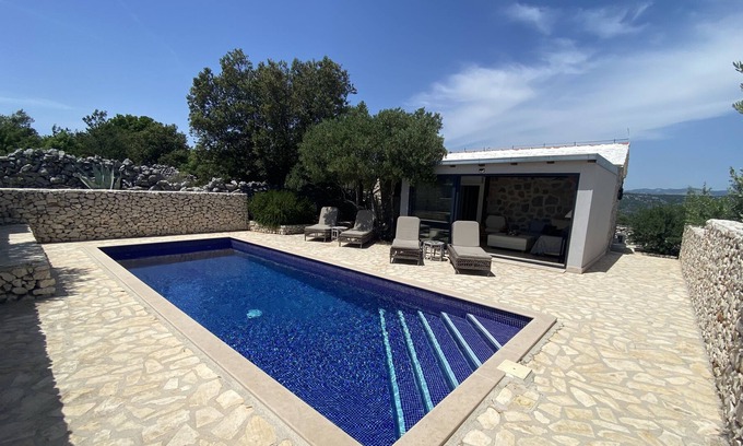 Vinisce Cabaña | Private Cottage in olive grove with heated Pool.
