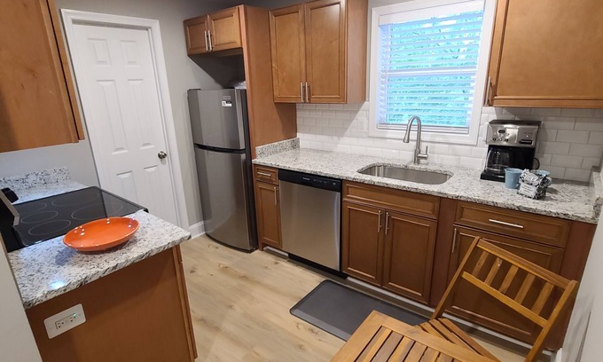 Arundel on the Bay Cabaña | Private Cottage in quiet Annapolis Bay Front Community