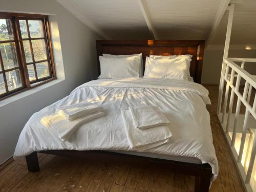 Capri Casa | Private cottage with Mountain view, 10 min to Beach