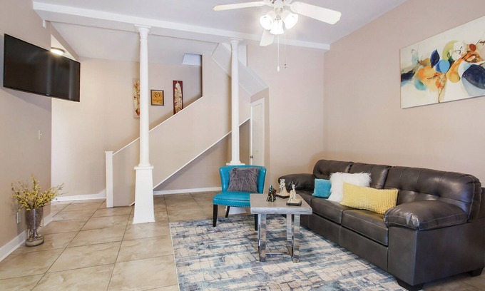 Faubourg Livaudais Condominio | TERRAZA PRIVADA! S T. CHARLES AVE !!! ¡DISTRITO DEL JARDÍN!