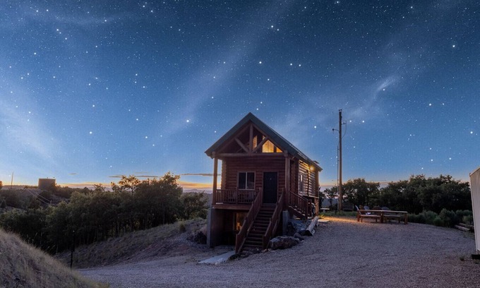 Alton Cabina | Private Cowboy Hot Tub with Alleged UFO Sightings