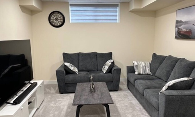 Fort Gary Casa | Private Cozy 1 Bedroom Basement Suite