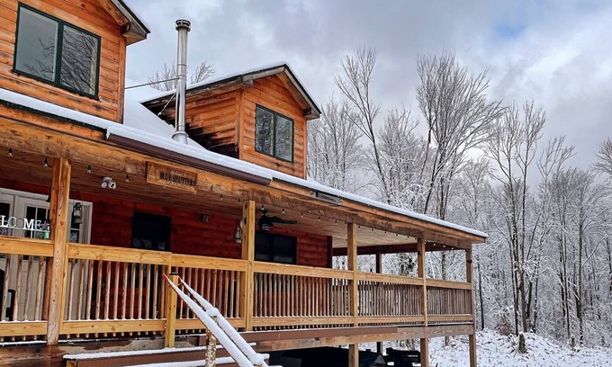 Moscow Cabina | Private Cozy Cabin on 165 acres in Poconos. Pool Room, Sauna, Poker, Hunting!