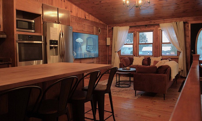North Algona Wilberforce Cabina | Private Cozy Cottage-Near Lake Dore, Bon Echo & Algonquin Park
