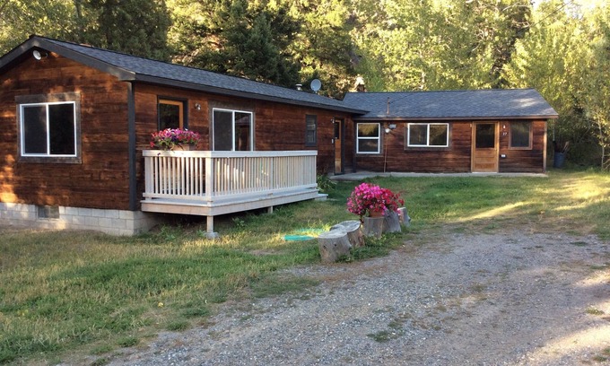 Gardiner Casa | Privado, acogedor, Mountain Home Situado en una corriente de la trucha - 10 Miles To PNY