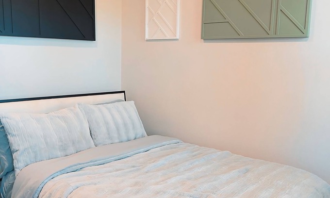 Simi Valley Casa | Private Cozy Room in a House 5mins to DT, Simi Valley View, Accessible to City!