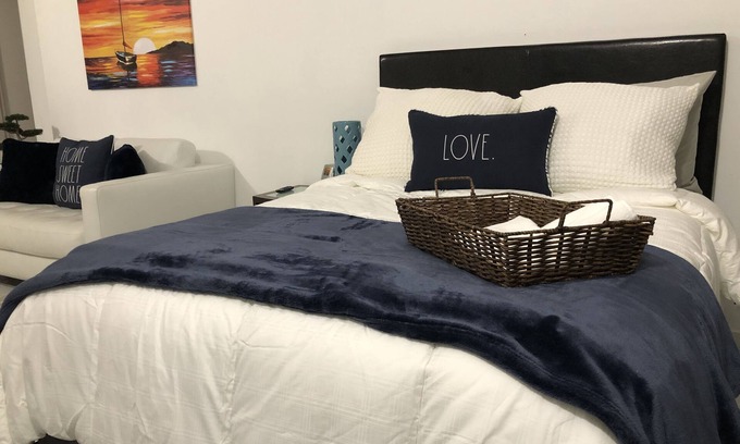 Gobernador Pinero Apartamento | Private, Cozy Studio close to everything you need!
