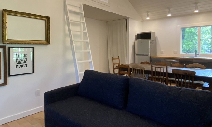 Salisbury Cabina | Private creek side farm stay — walkable to Salisbury