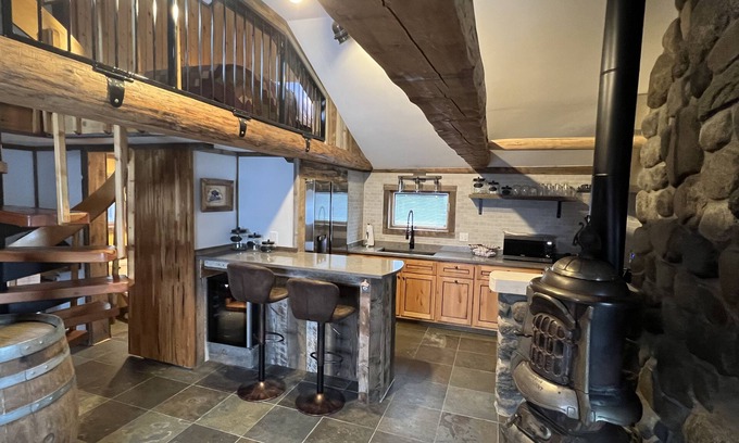 Gardiner Cabina | Private Custom Cabin on Yellowstone River with Breathtaking Views