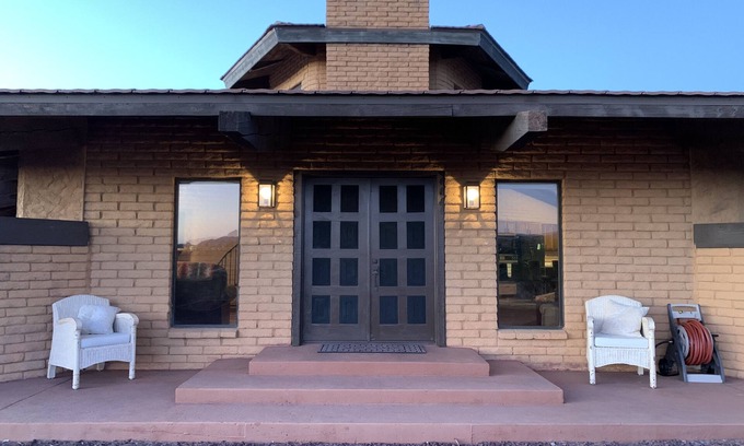 Wickenburg Casa | Private Desert Escape Close to Downtown with Horse Pens on the Sols Wash!
