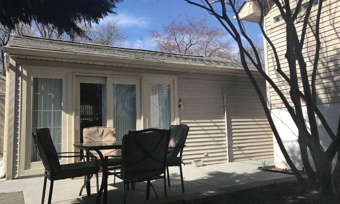 Glen Burnie Casa | Casa de huéspedes privada independiente de 1 dormitorio.