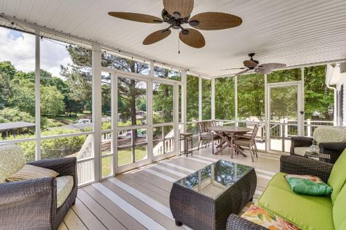 Henrico Casa | Private Dock and Fire Pit Serene Lake Gaston Escape