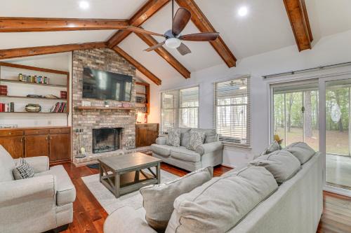 Santee Casa | Private Dock and Pool Table Lake Marion Getaway