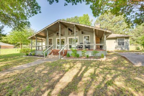 Gun Barrel City Casa | Private Dock and Fire Pit Cedar Creek Reservoir Gem