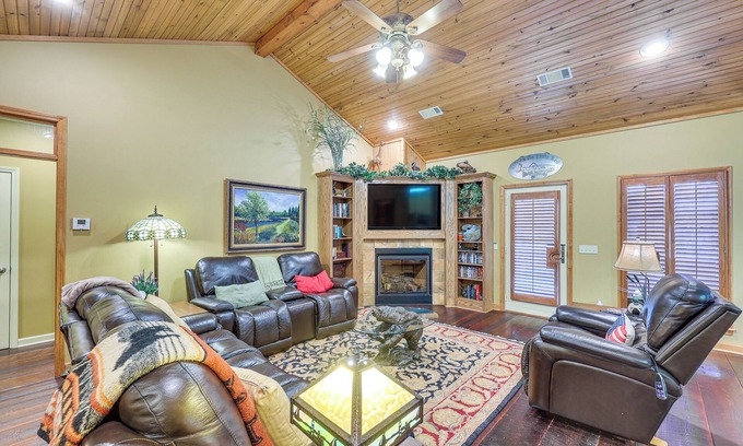 Heber Springs Casa | Private Dock: 'The River House' in Heber Springs!
