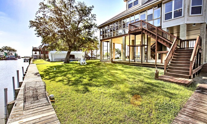 Lake Catherine Casa | ‘Reelin & Dealin 'New Orleans Waterfront Home