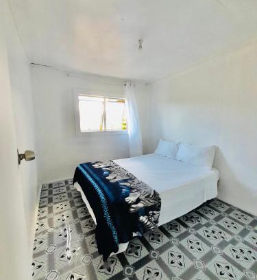 Fua'amotu Casa | Private Double Room - Airport Cottage
