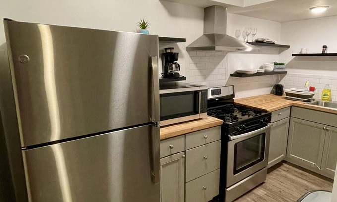 Livingston Park Apartamento | Private downtown Columbus 1 bed / 1 bath mins from hospitals, sports & airport