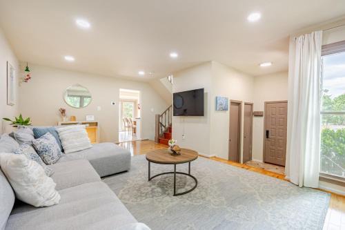 Herndon Apartamento | Private Downtown Herndon Escape Full Amenities