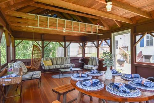Wellfleet Casa | Private Downtown Wellfleet Location