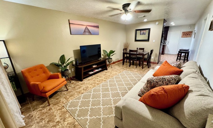Southeast Houston Apartamento | DUPLEX PRIVADO (UNIDAD 4) KING BED / Houston / Pasadena / Hobby / Clear Lake / Galveston /