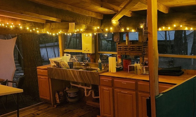 Ozone Alquiler De RV | Private East Tennessee Glamping Cabins in a Treehouse Campground Pet Friendly