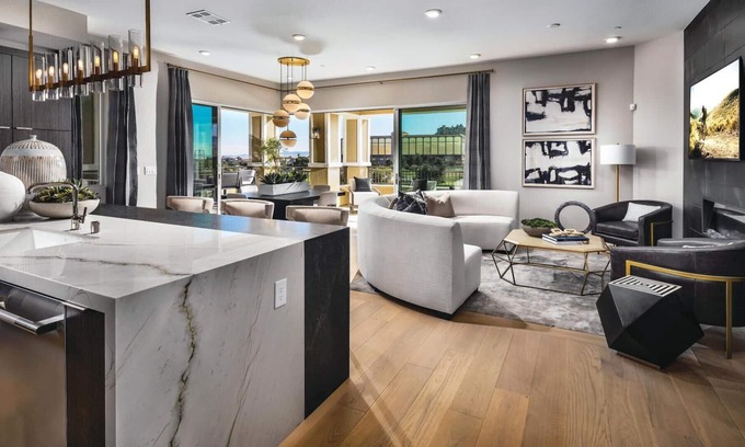 Summerlin Condominio | Private Elevator 2 Bedroom Luxury Condo with over 2000 Sq Ft