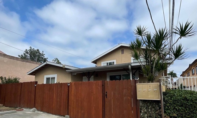 Norwalk Apartamento | Private, Entire, Centrally Located 2 Bedroom 1 bath apartment.