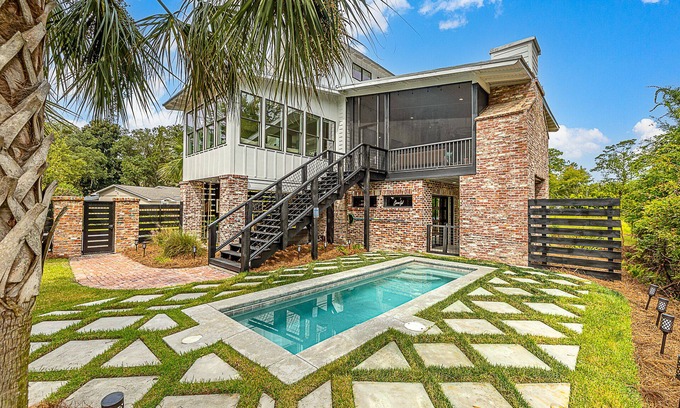 Saint Simons Heights Casa | Private Escape | Heated Pool | Covered Outdoor Area w/ TV | Game Area | Family Friendly