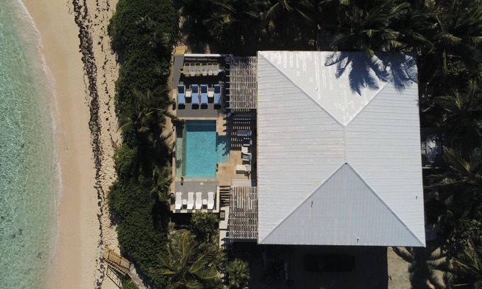 Double Bay Casa | ¡Finca privada frente al mar con 2 piscinas, cine en casa, en la playa de arena rosa!