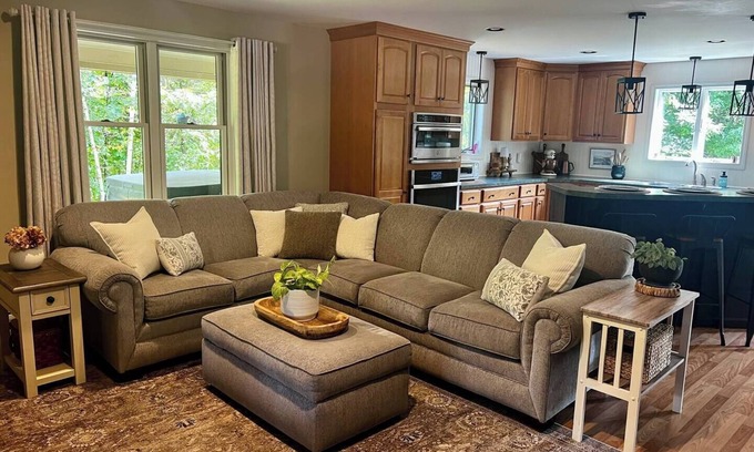 Waterford Casa | Private Farmhouse Retreat near camps, wedding venues, ski areas