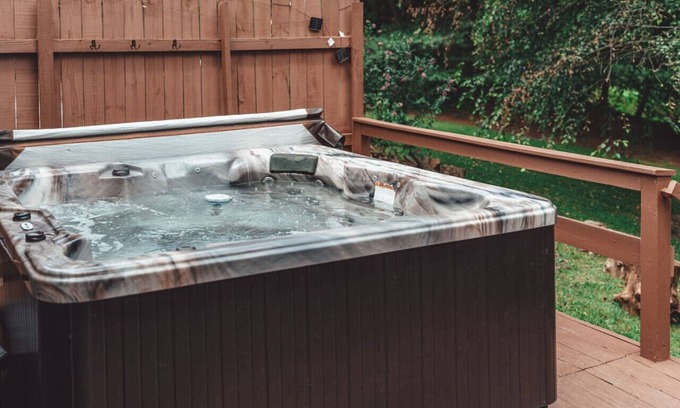 Rockbridge Casa | King Bed|Private Hot Tub|Relaxing 12-Acre Hideaway